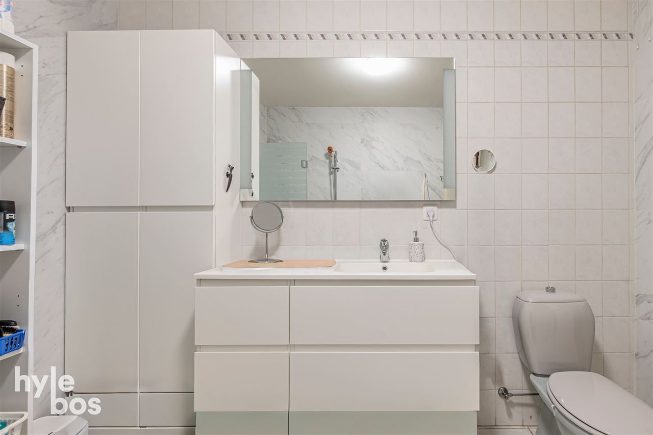 Instapklaar appartement met veel lichtinval en private garage