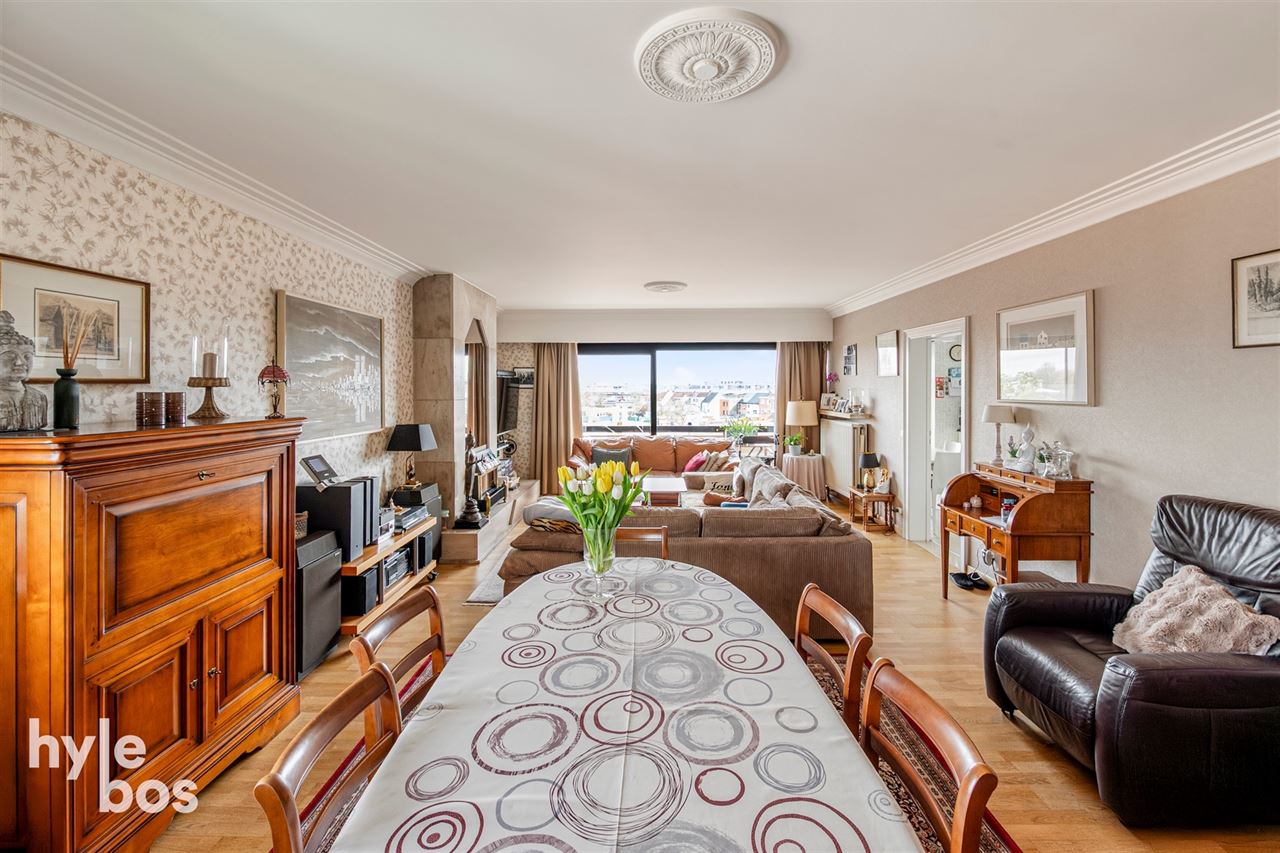 Instapklaar appartement met veel lichtinval en private garage