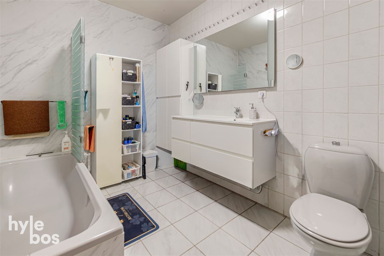 Instapklaar appartement met veel lichtinval en private garage