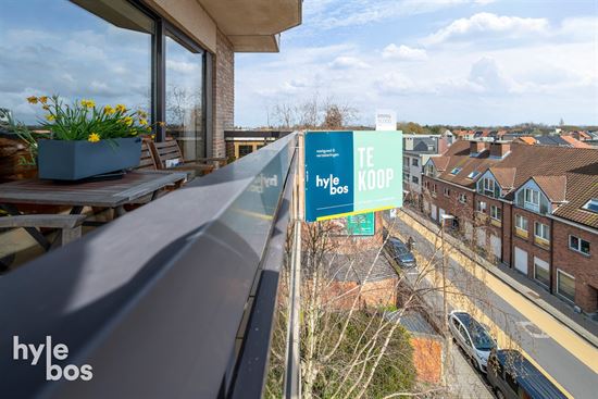 Instapklaar appartement met veel lichtinval en private garage