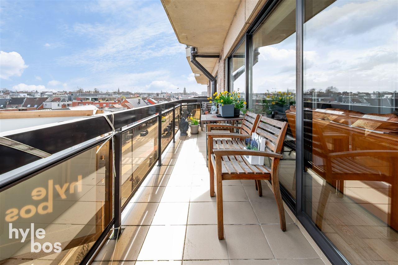 Instapklaar appartement met veel lichtinval en private garage