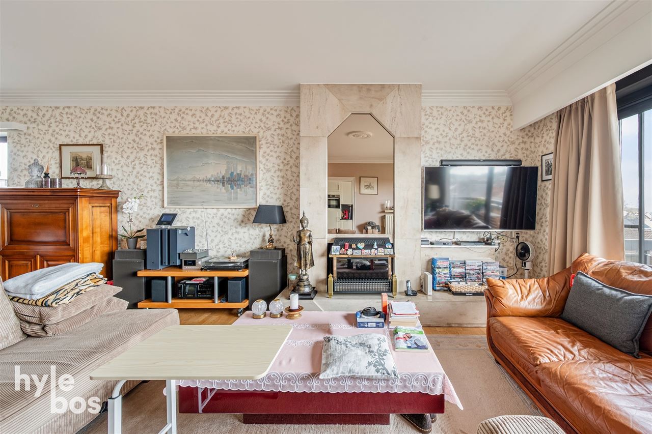 Instapklaar appartement met veel lichtinval en private garage