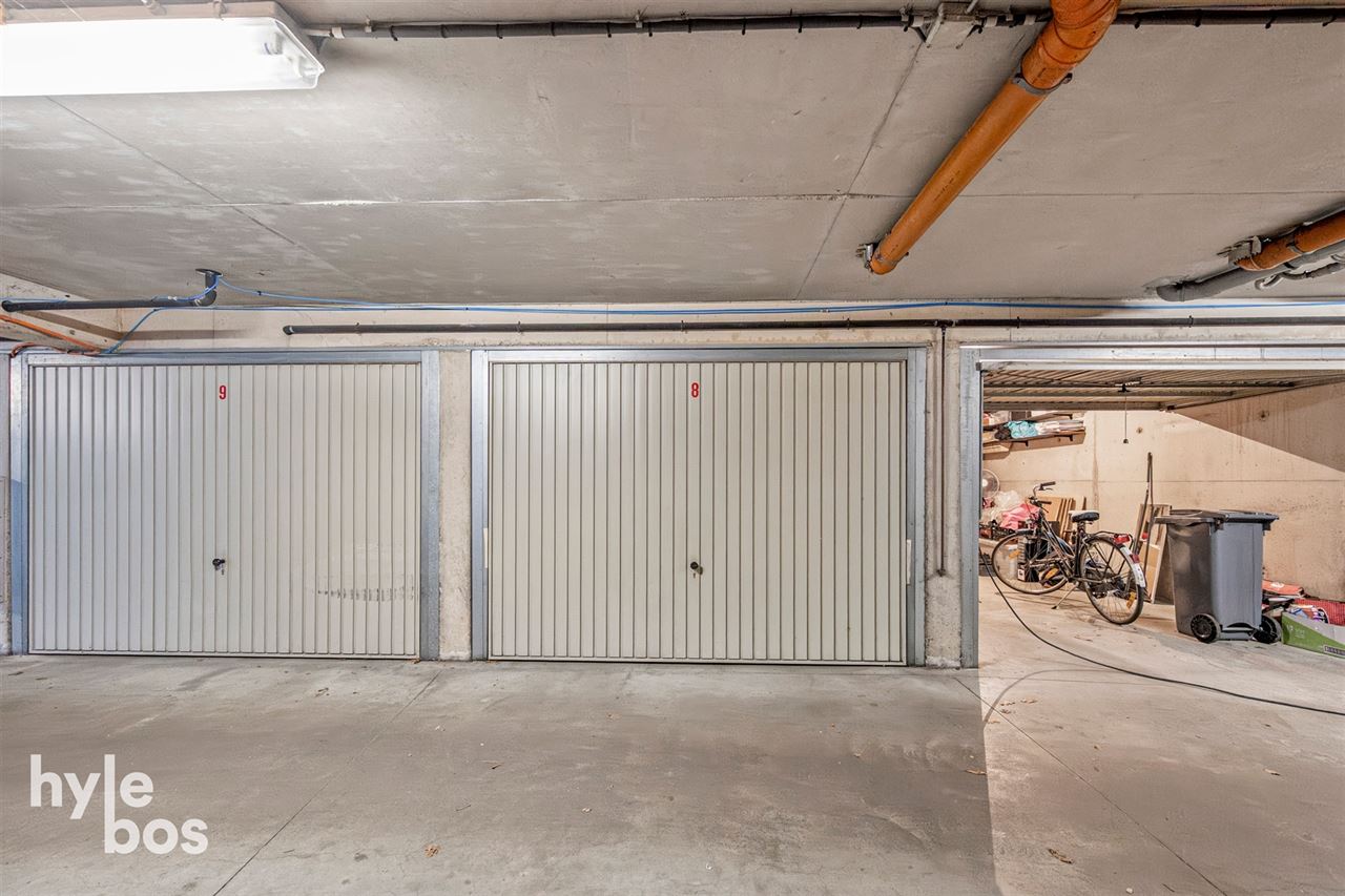 Instapklaar appartement met veel lichtinval en private garage