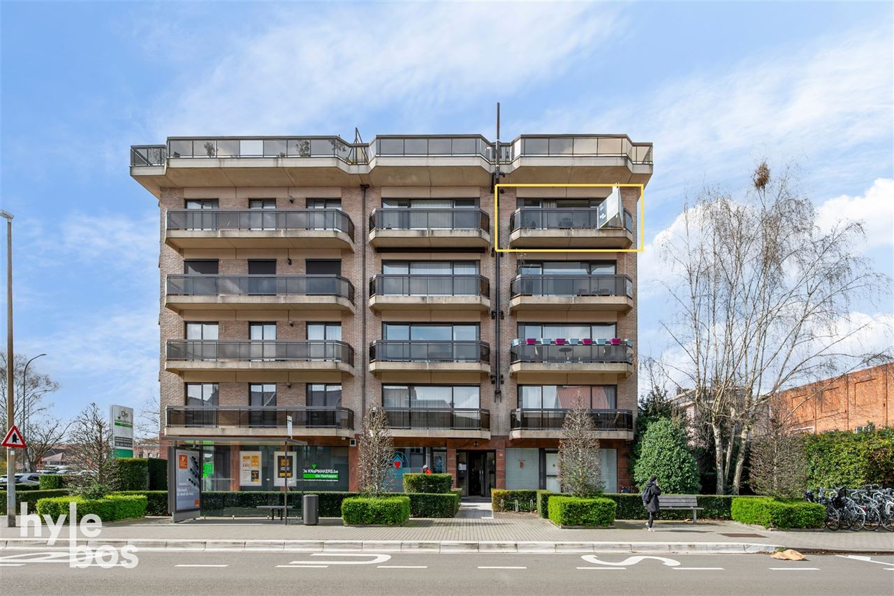 Instapklaar appartement met veel lichtinval en private garage