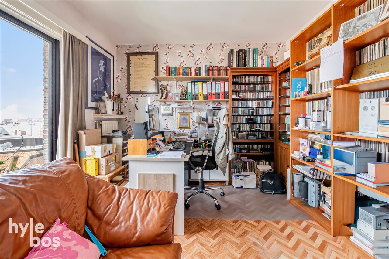Instapklaar appartement met veel lichtinval en private garage