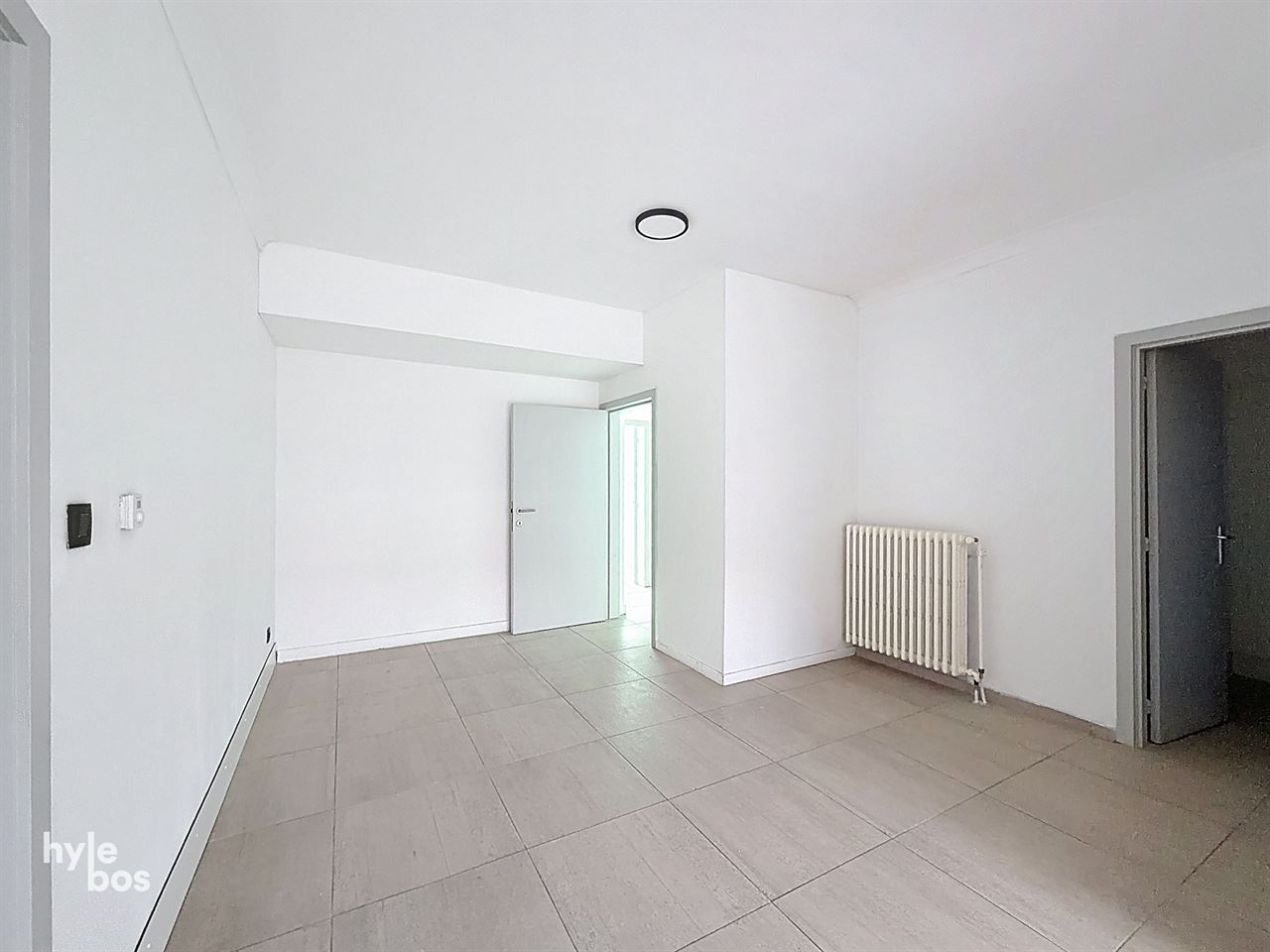 Uitzonderlijk groot gelijkvloers appartement met stadstuin en garage
