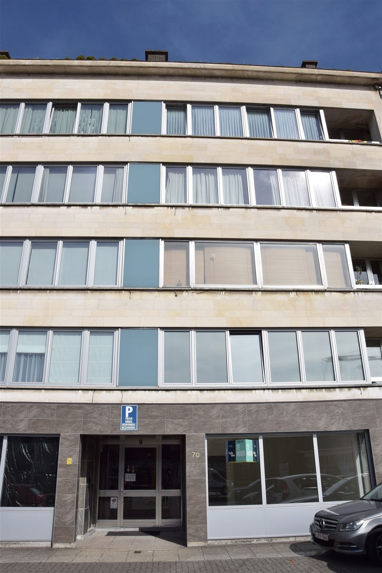 Uitzonderlijk groot gelijkvloers appartement met stadstuin en garage