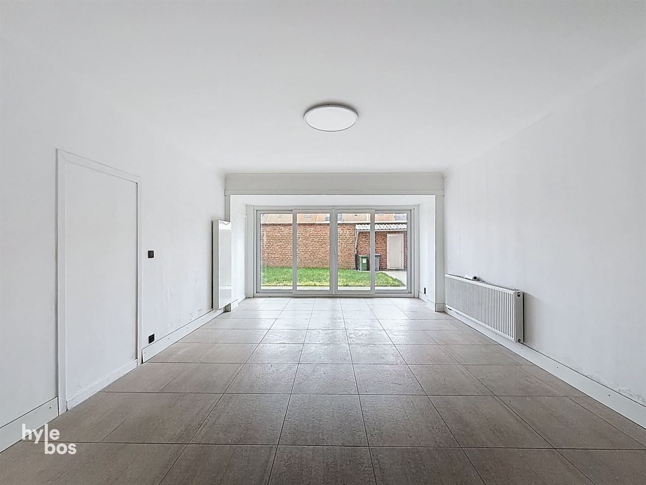 Uitzonderlijk groot gelijkvloers appartement met stadstuin en garage