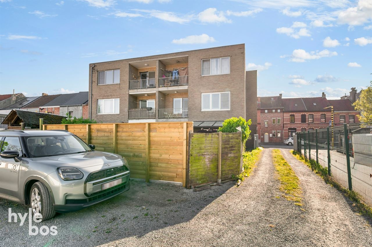 Ruim lichtrijk hoekappartement met garage