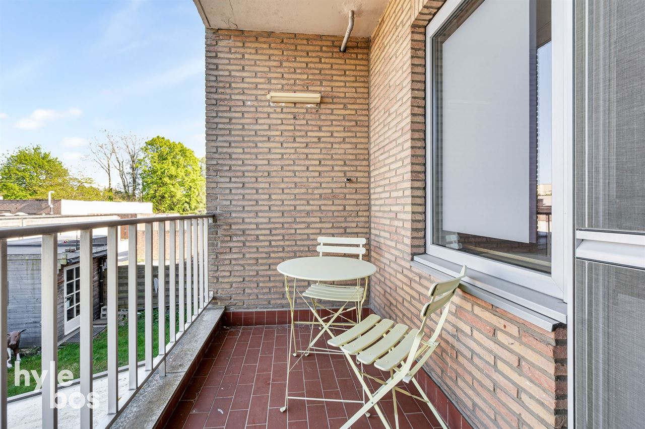 Ruim lichtrijk hoekappartement met garage