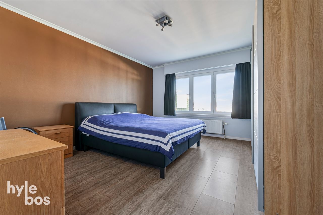 Ruim lichtrijk hoekappartement met garage