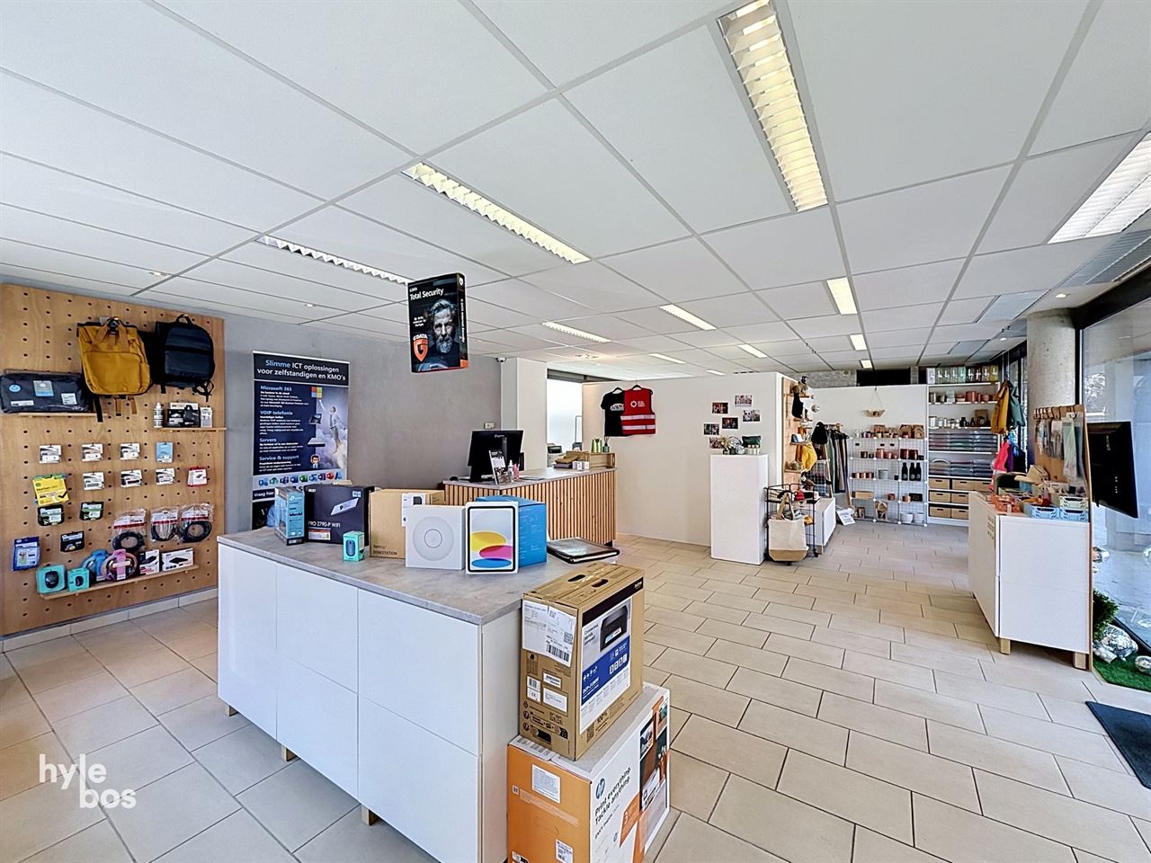 Winkelruimte in commercieel centrum van Belsele