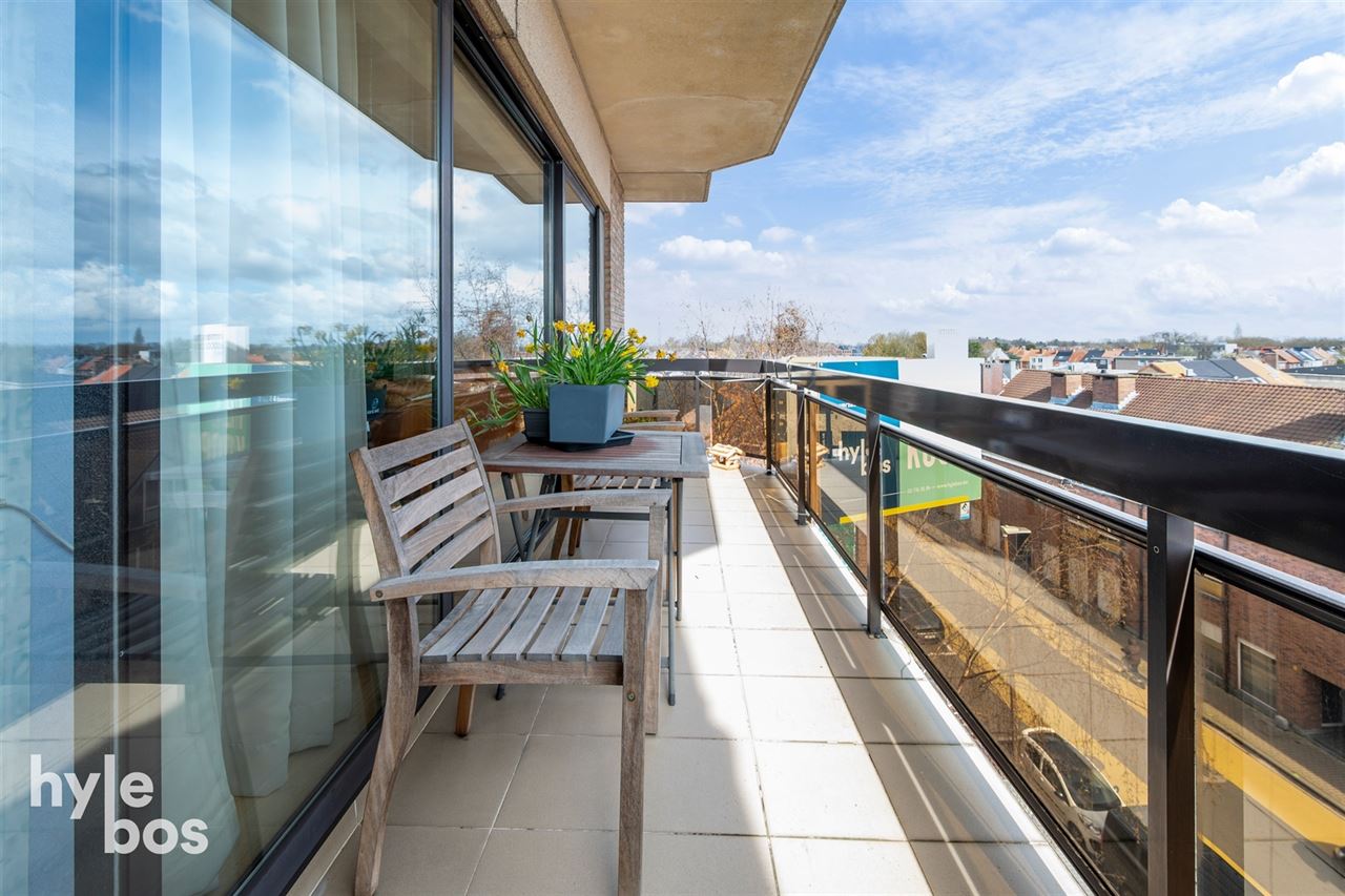 Instapklaar appartement met veel lichtinval en private garage