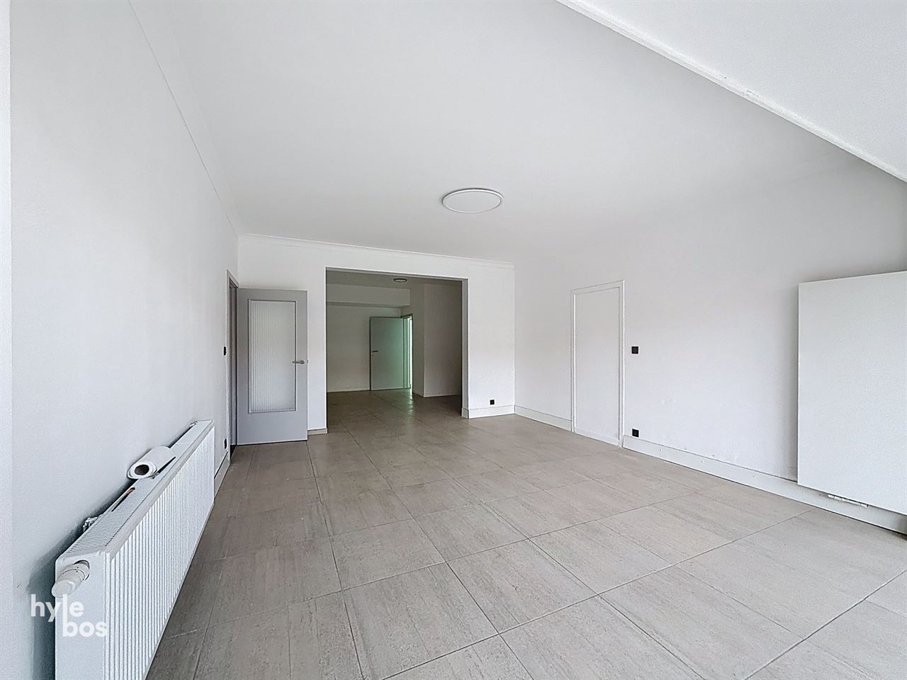 Uitzonderlijk groot gelijkvloers appartement met stadstuin en garage