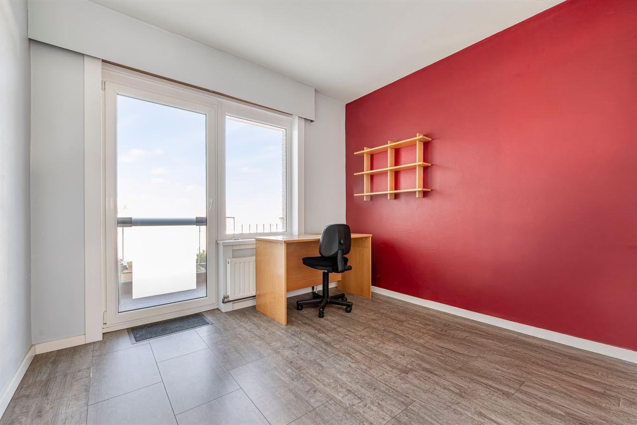 Ruim lichtrijk hoekappartement met garage