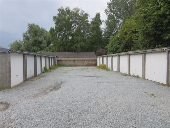 Garagebox te 9100 SINT-NIKLAAS (België) - Prijs 65 €/maand