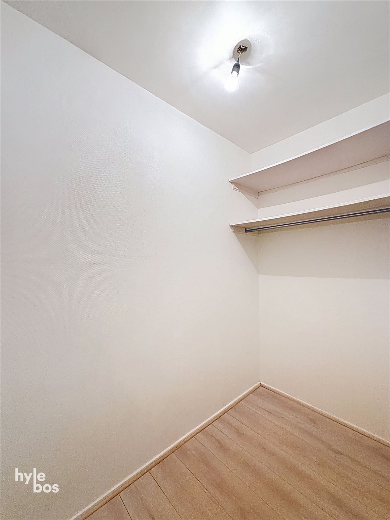 Foto 12 : Appartement te 9100 SINT-NIKLAAS (België) - Prijs 695 €/maand