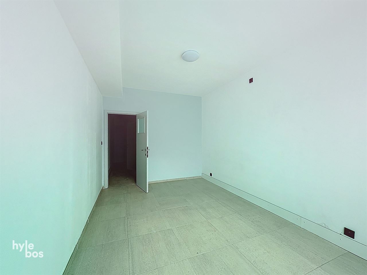 Uitzonderlijk groot gelijkvloers appartement met stadstuin en garage