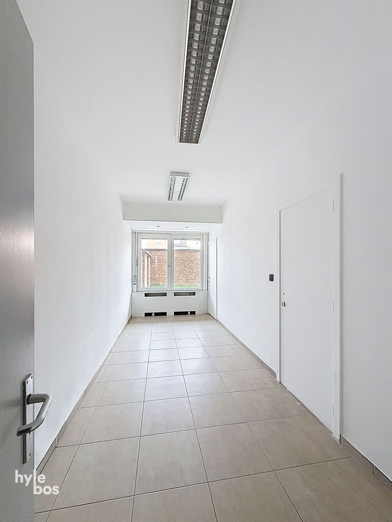 Uitzonderlijk groot gelijkvloers appartement met stadstuin en garage