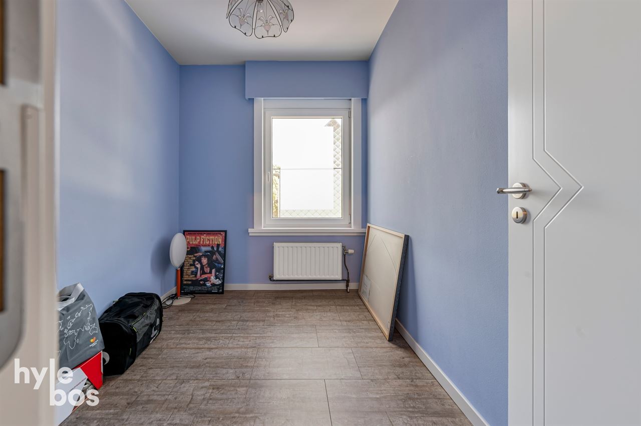 Ruim lichtrijk hoekappartement met garage