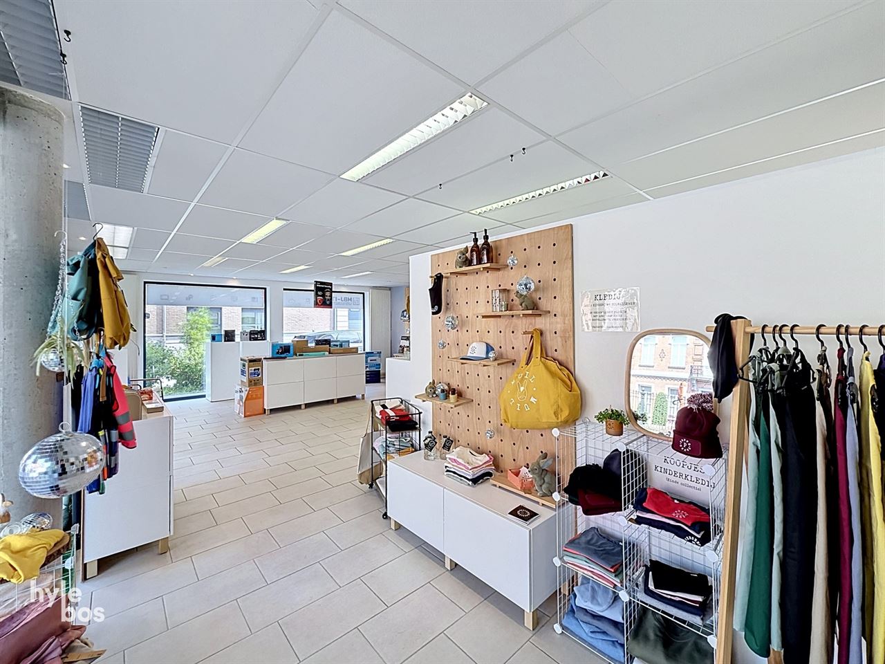 Winkelruimte in commercieel centrum van Belsele