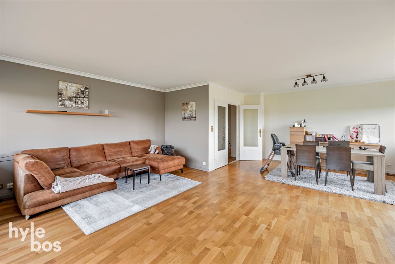 Ruim instapklaar 2 slaapkamer appartement met garage
