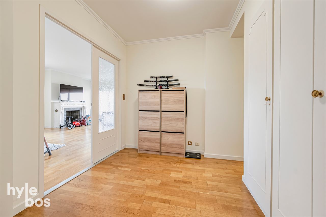 Ruim instapklaar 2 slaapkamer appartement met garage