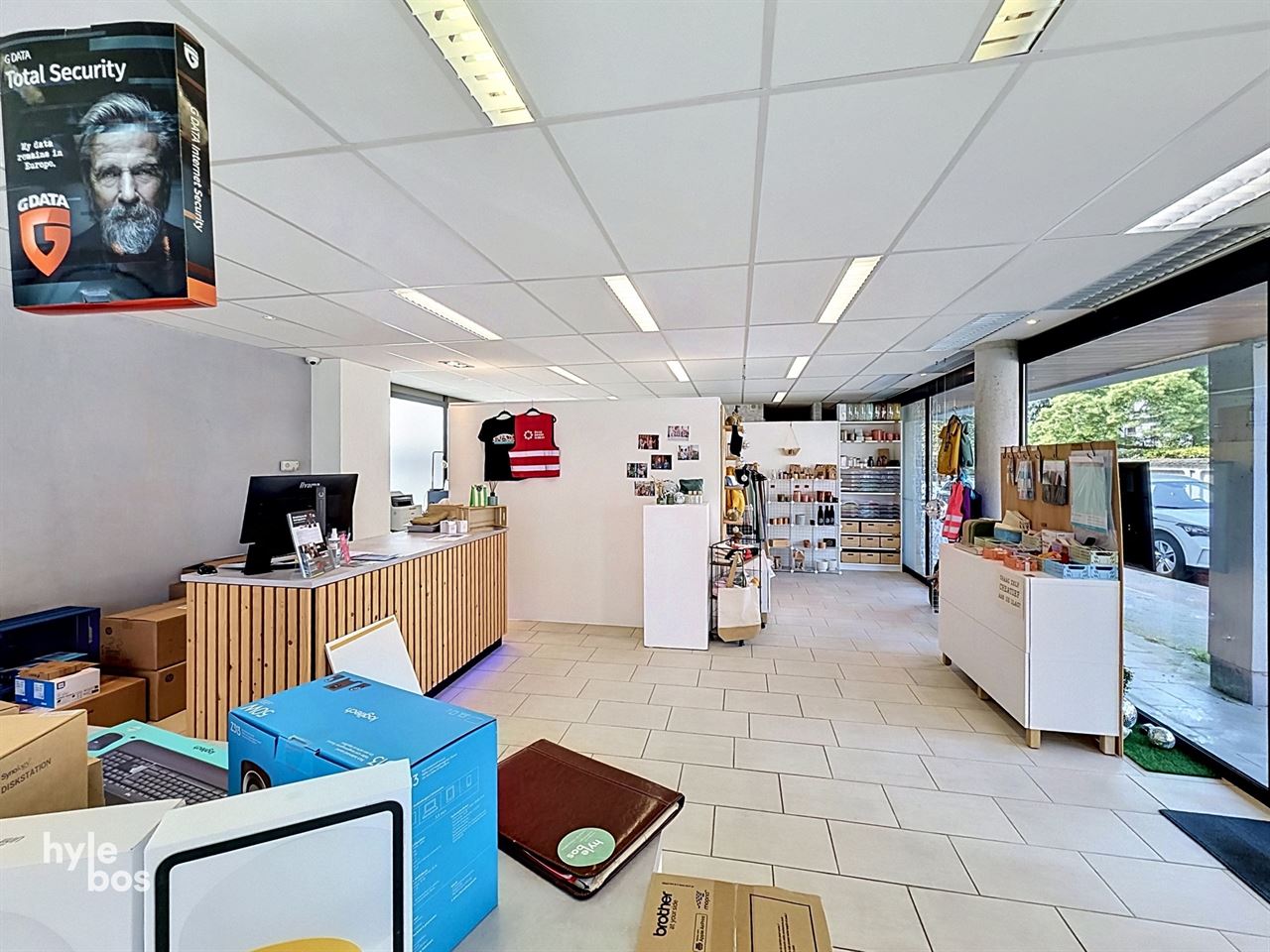 Winkelruimte in commercieel centrum van Belsele