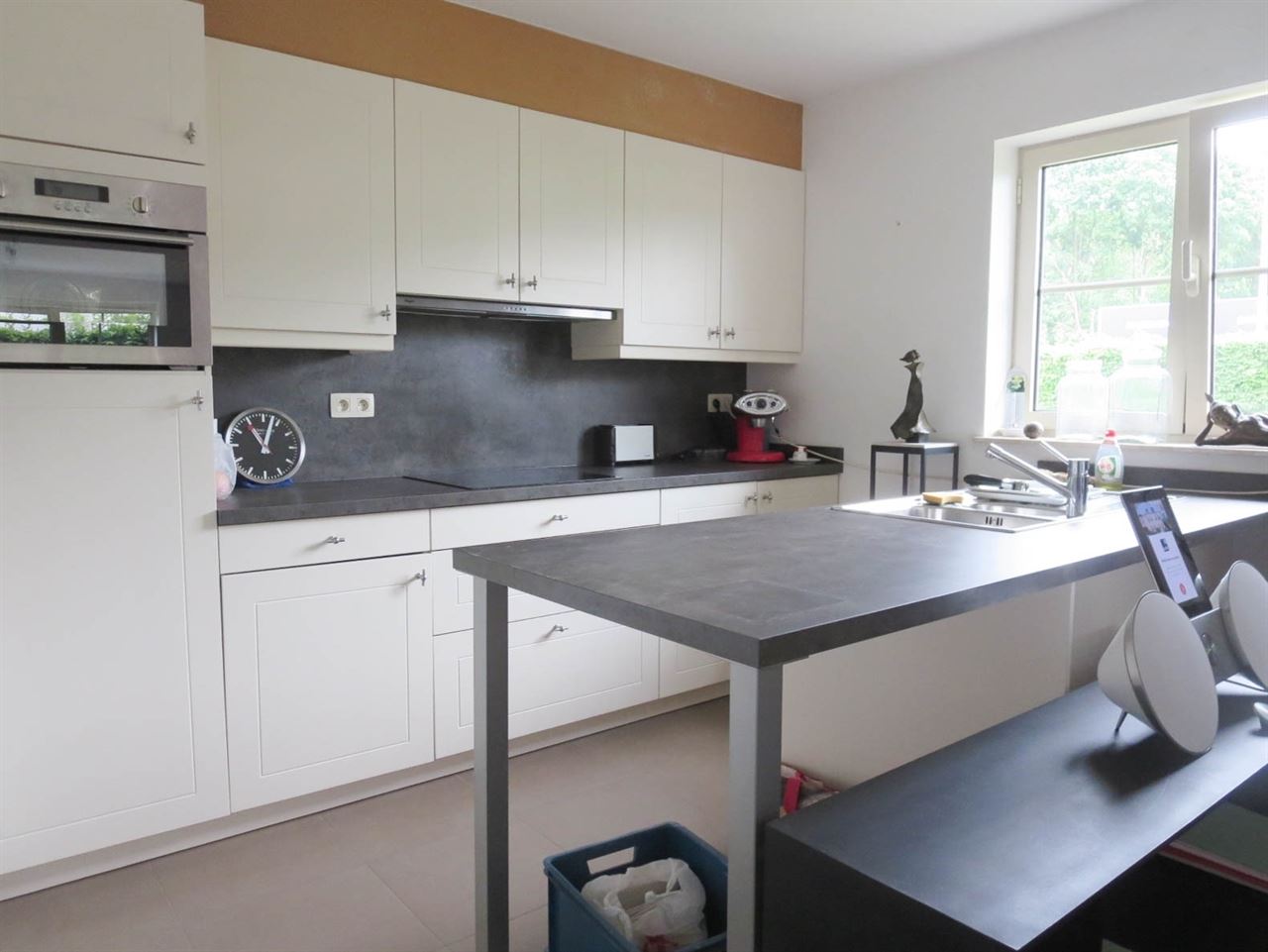 Aan de stadsrand gelegen gelijkvloers appartement
