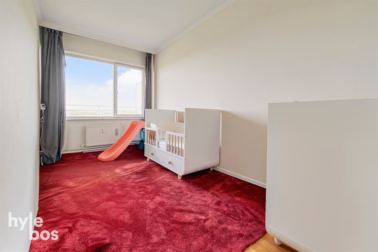 Ruim instapklaar 2 slaapkamer appartement met garage