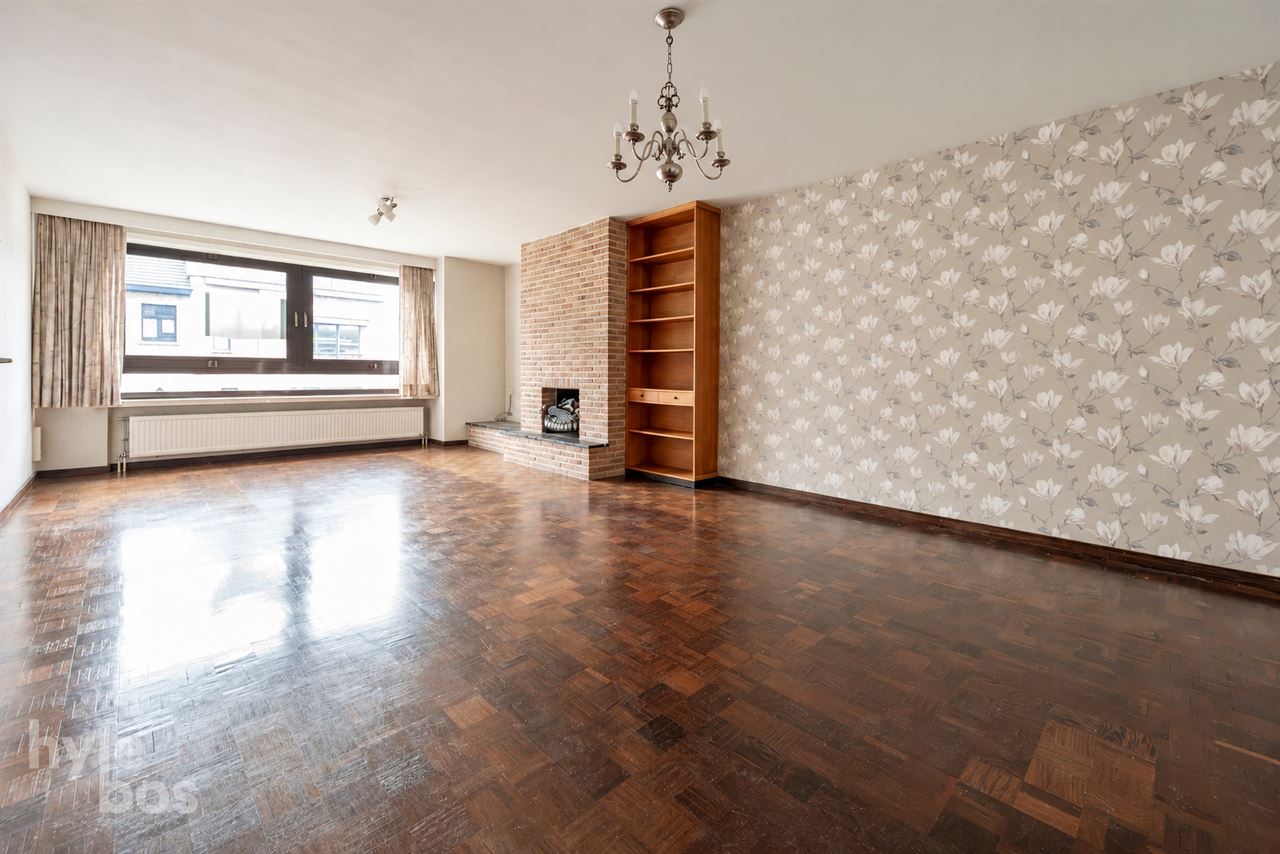 Centraal gelegen 2 slaapkamer appartement met garage