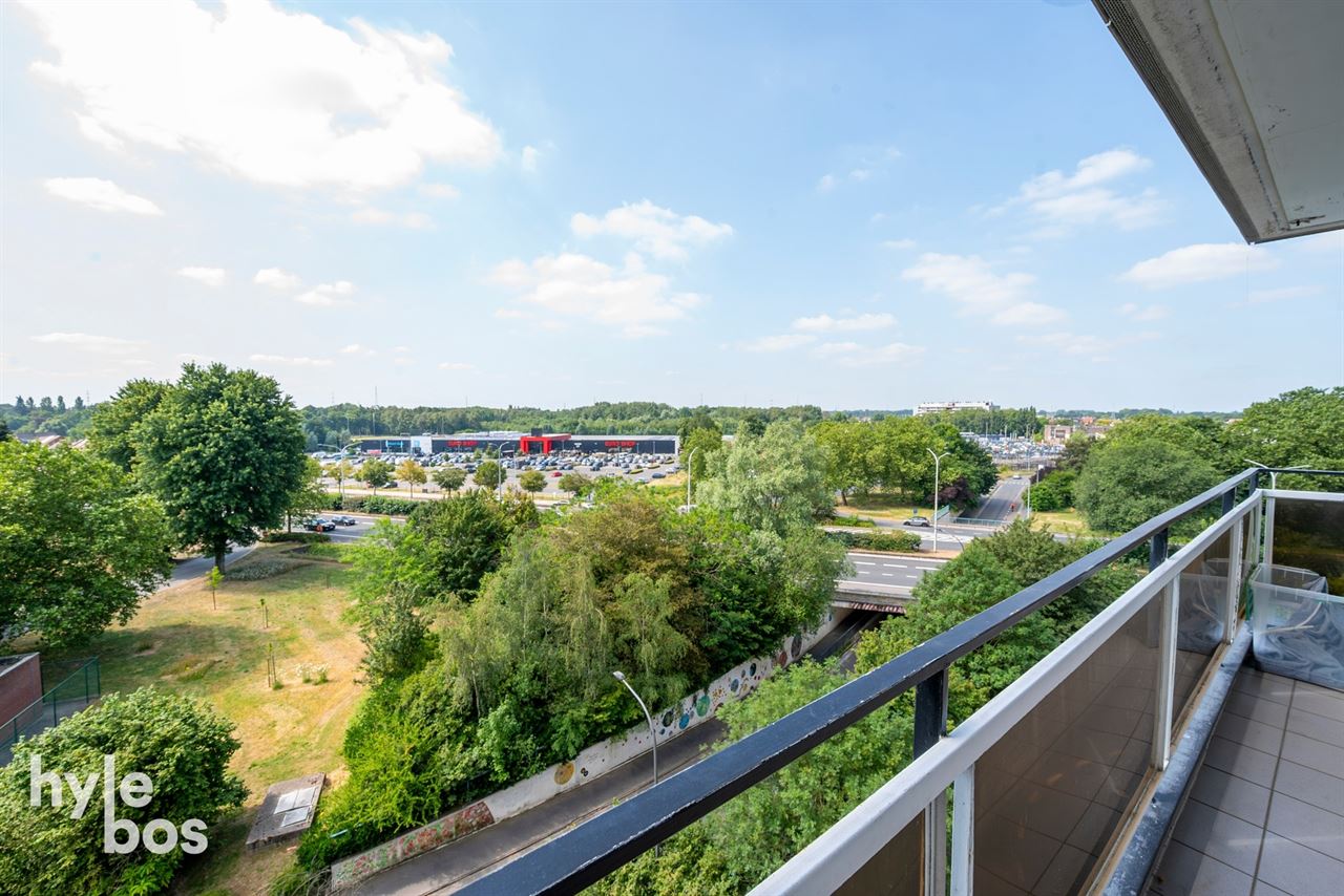 Ruim instapklaar 2 slaapkamer appartement met garage