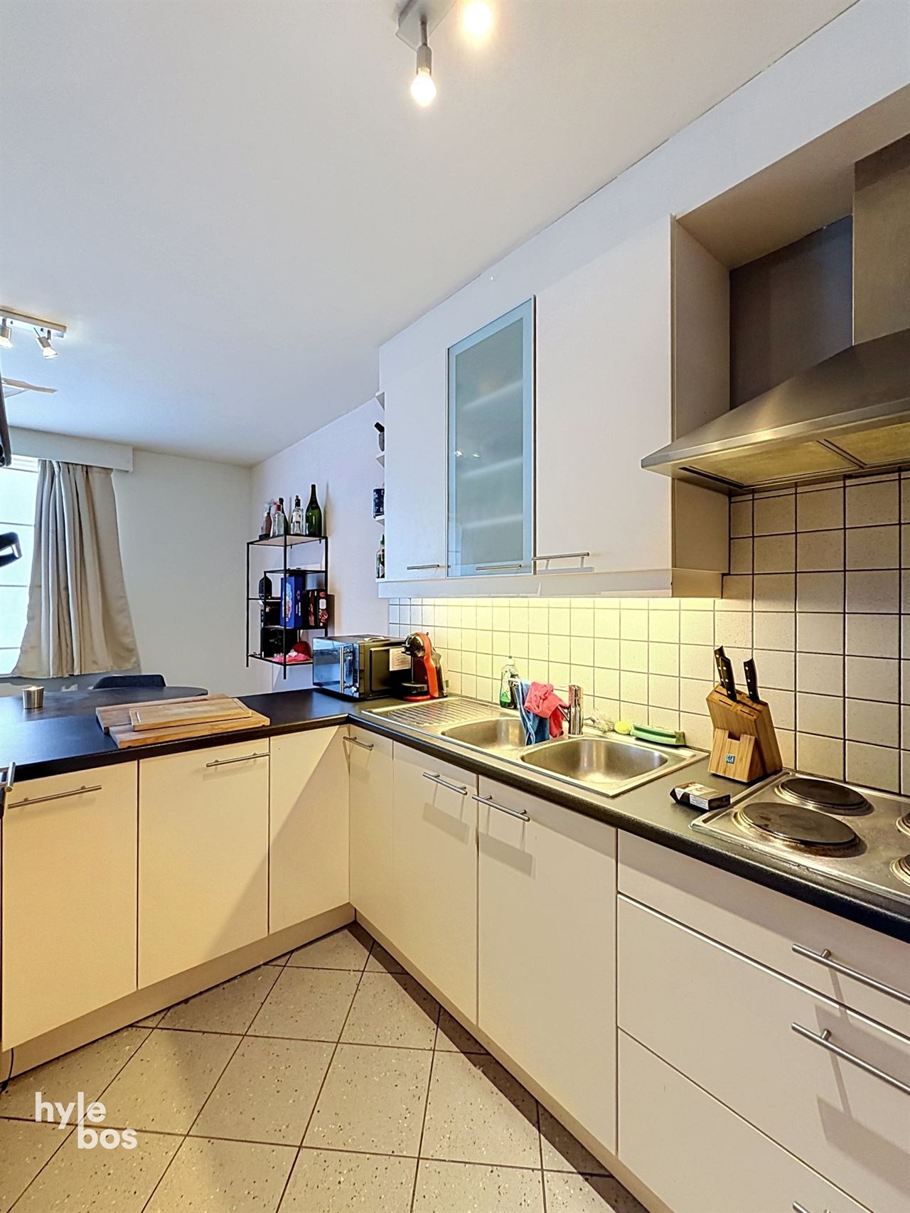Gelijkvloers appartement met één slaapkamer en garage