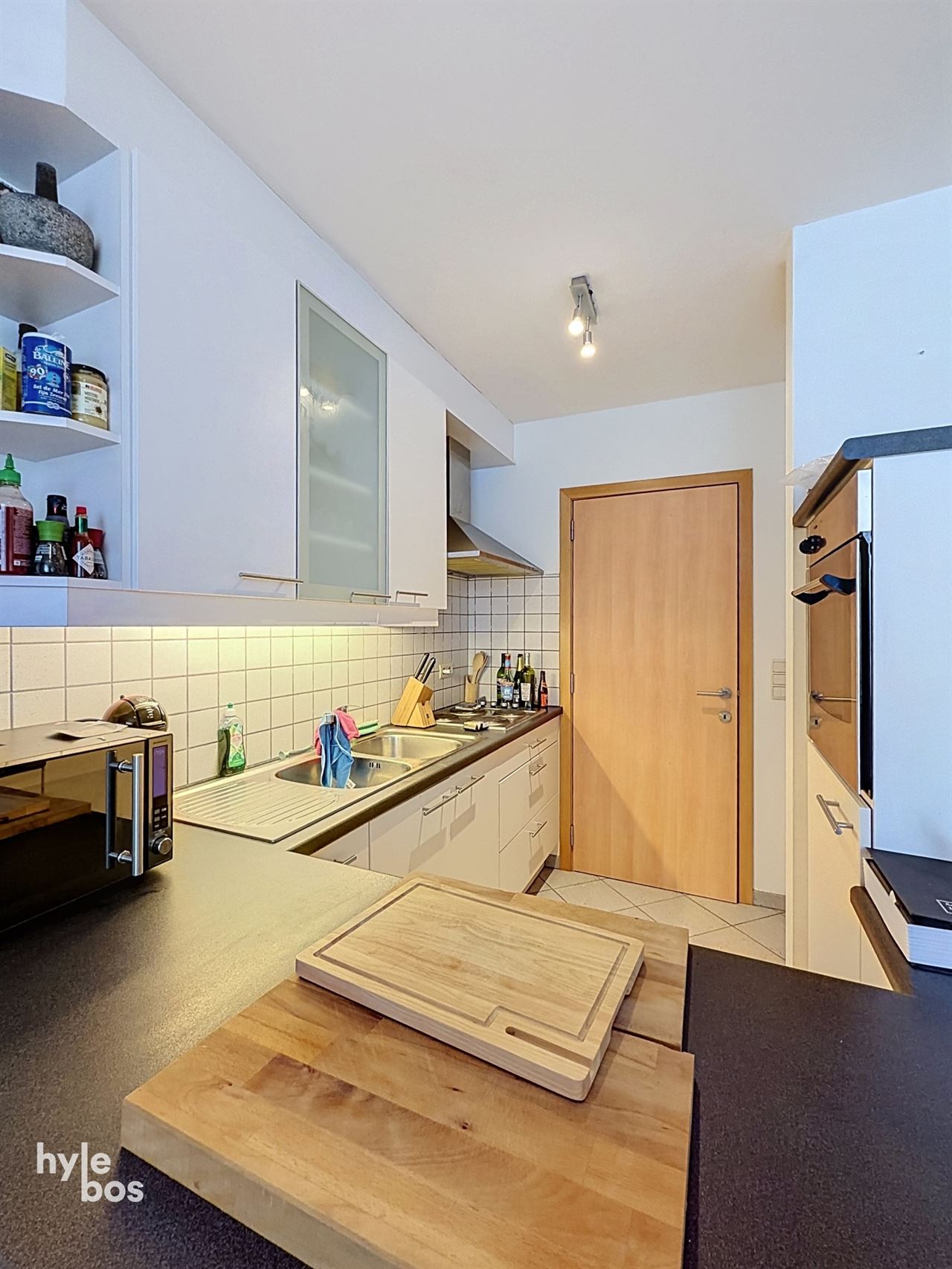 Gelijkvloers appartement met één slaapkamer en garage