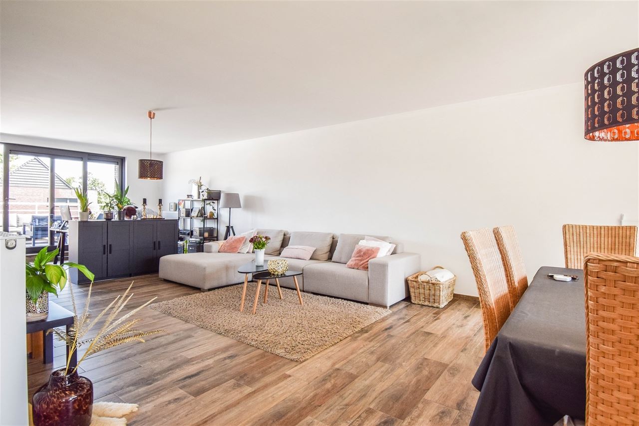 Aan de rand van de stad, rustig gelegen duplex