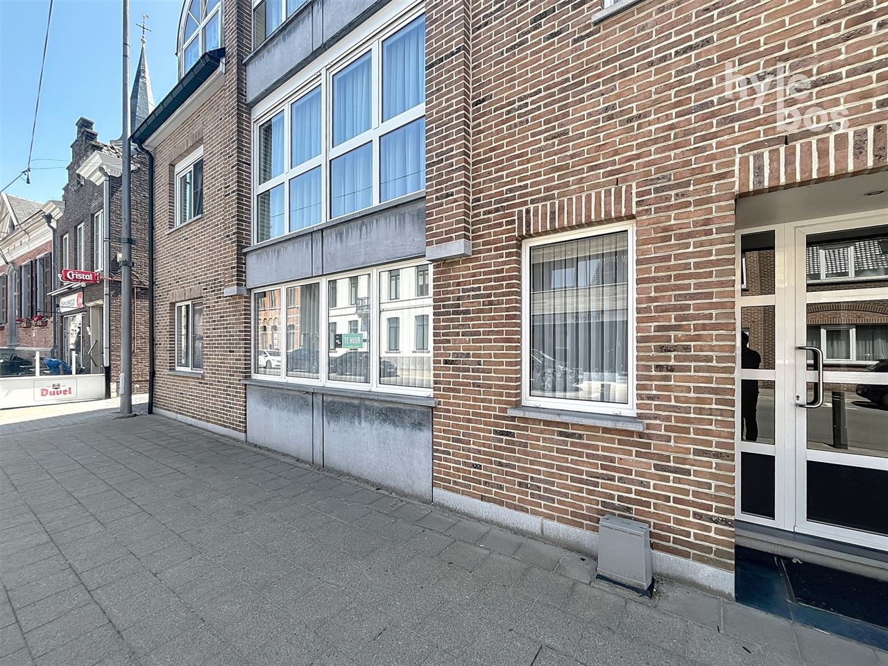 Gelijkvloers 3 slaapkamer appartement met tuin en garage