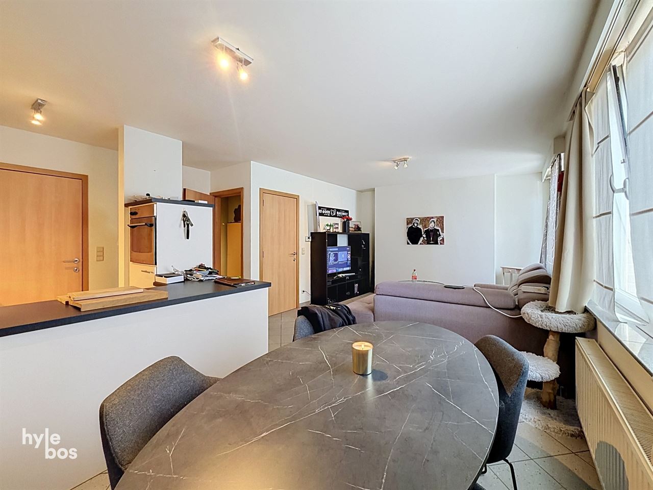 Gelijkvloers appartement met één slaapkamer en garage