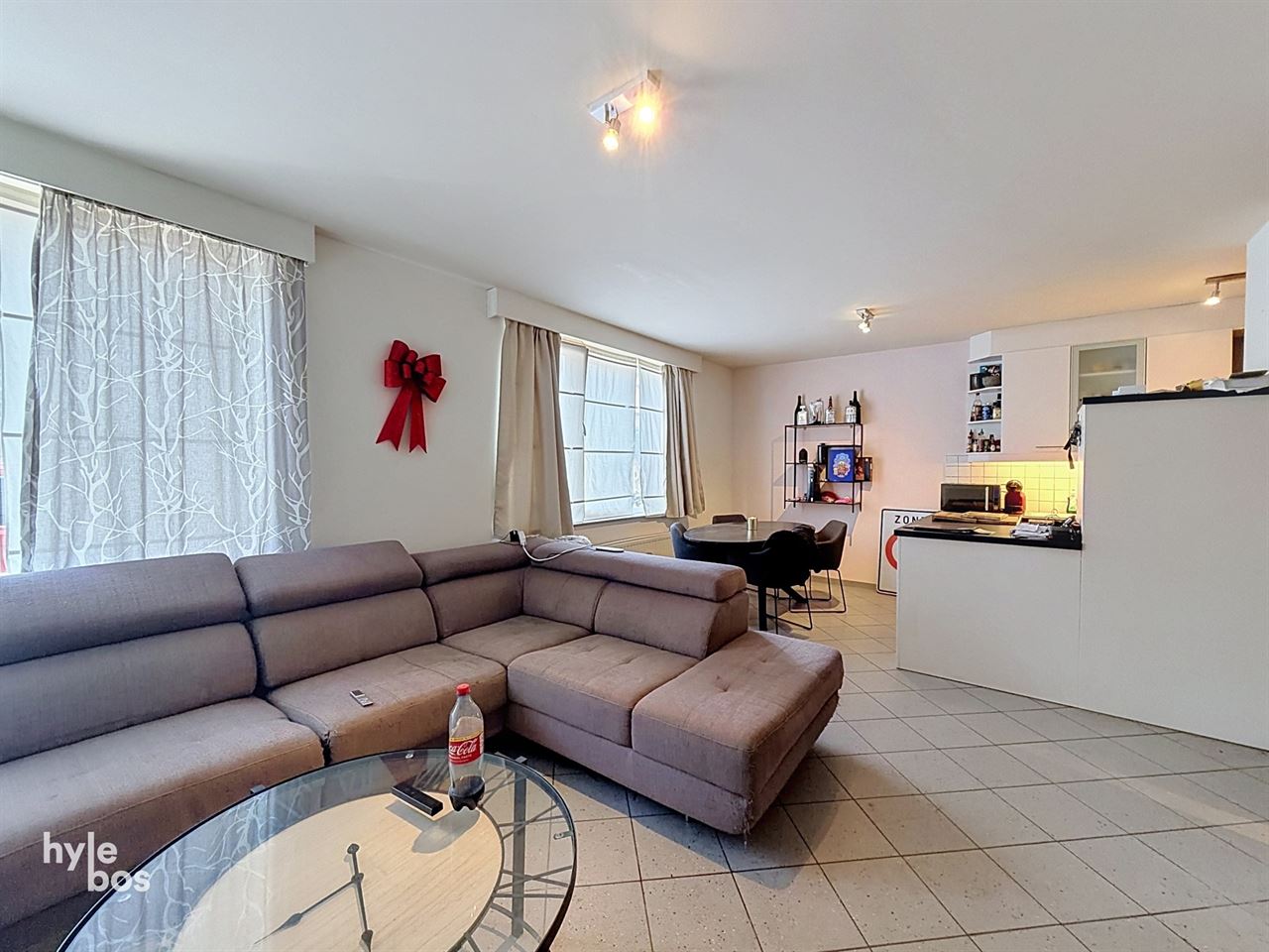 Gelijkvloers appartement met één slaapkamer en garage