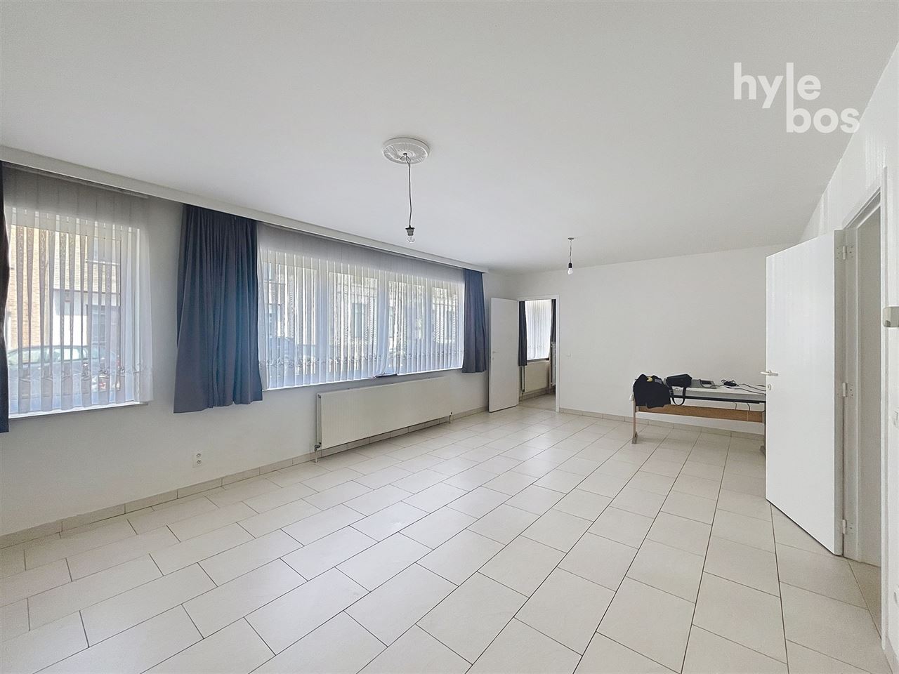 Gelijkvloers 3 slaapkamer appartement met tuin en garage