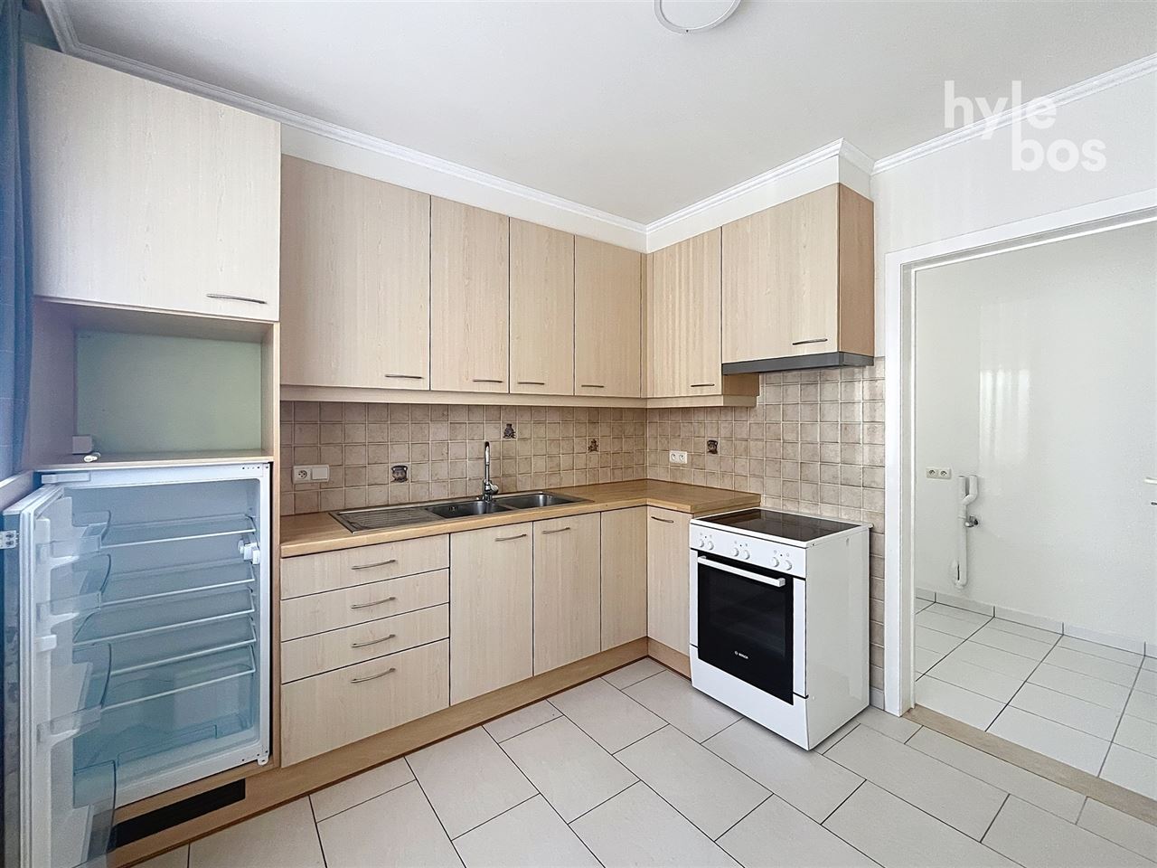 Gelijkvloers 3 slaapkamer appartement met tuin en garage