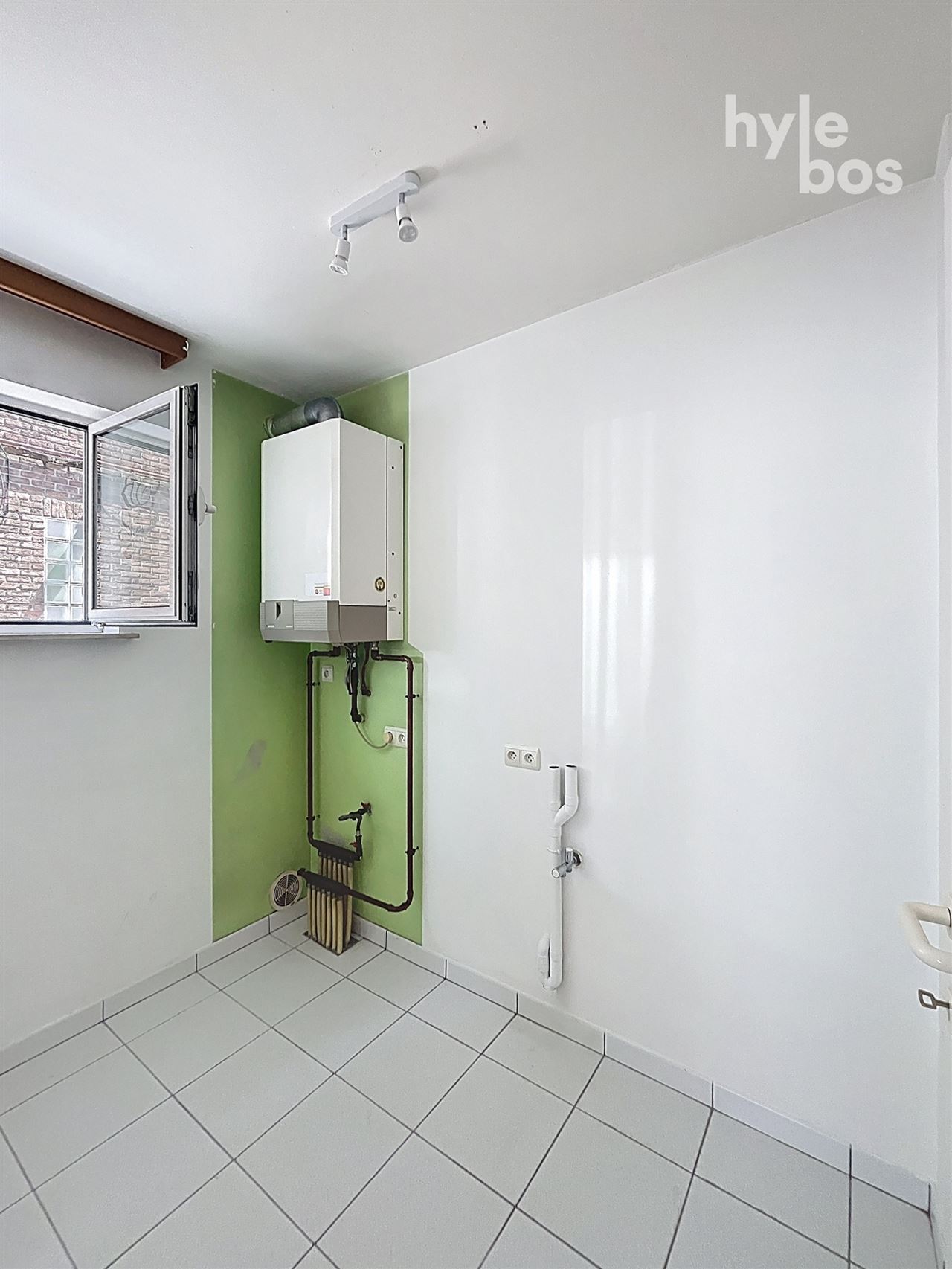 Gelijkvloers 3 slaapkamer appartement met tuin en garage
