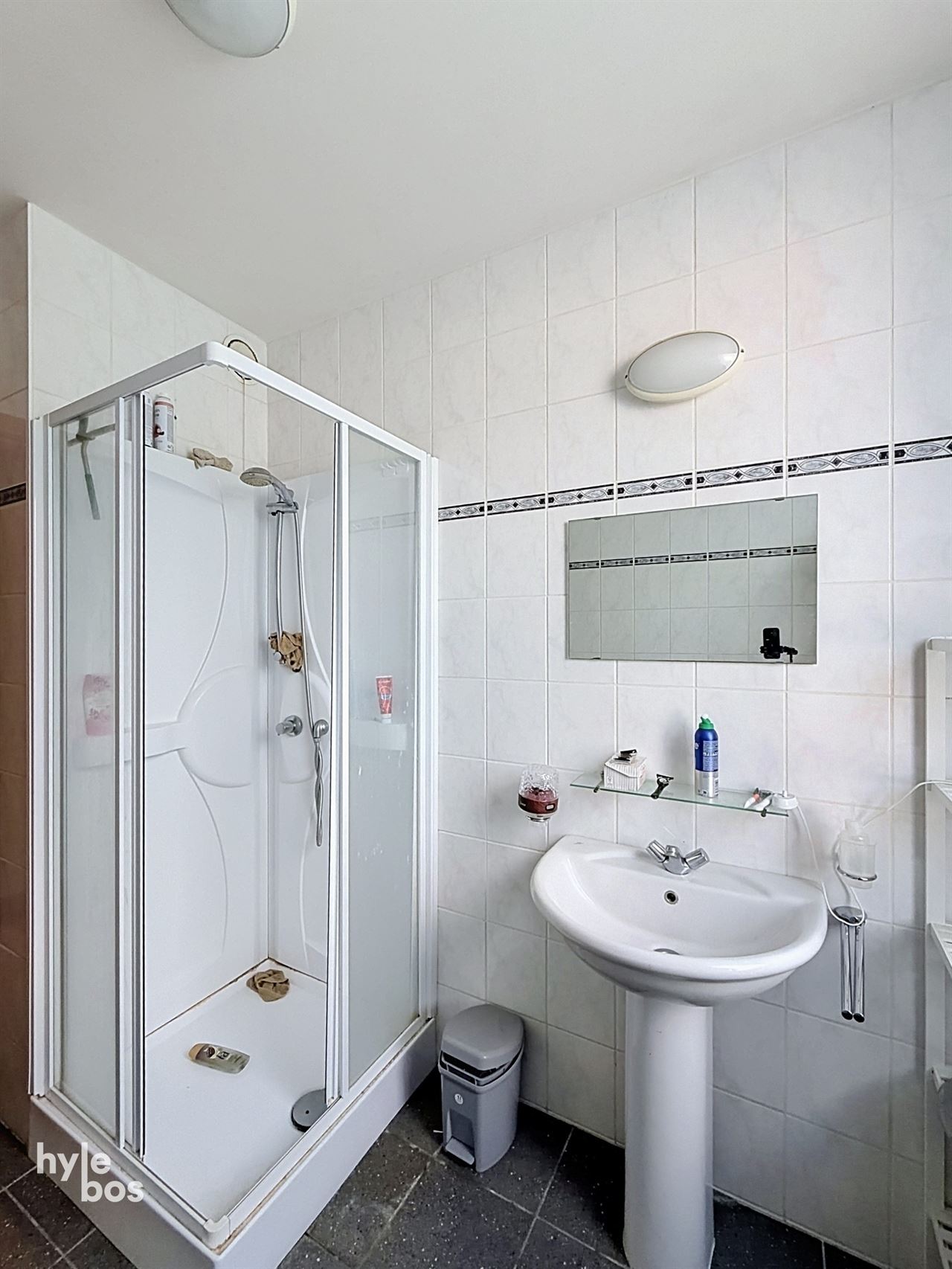 Gelijkvloers appartement met één slaapkamer en garage
