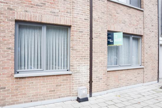 Gelijkvloers appartement met één slaapkamer en garage