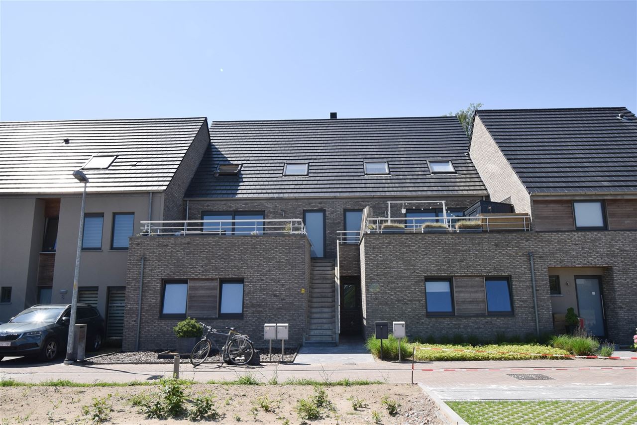 Aan de rand van de stad, rustig gelegen duplex