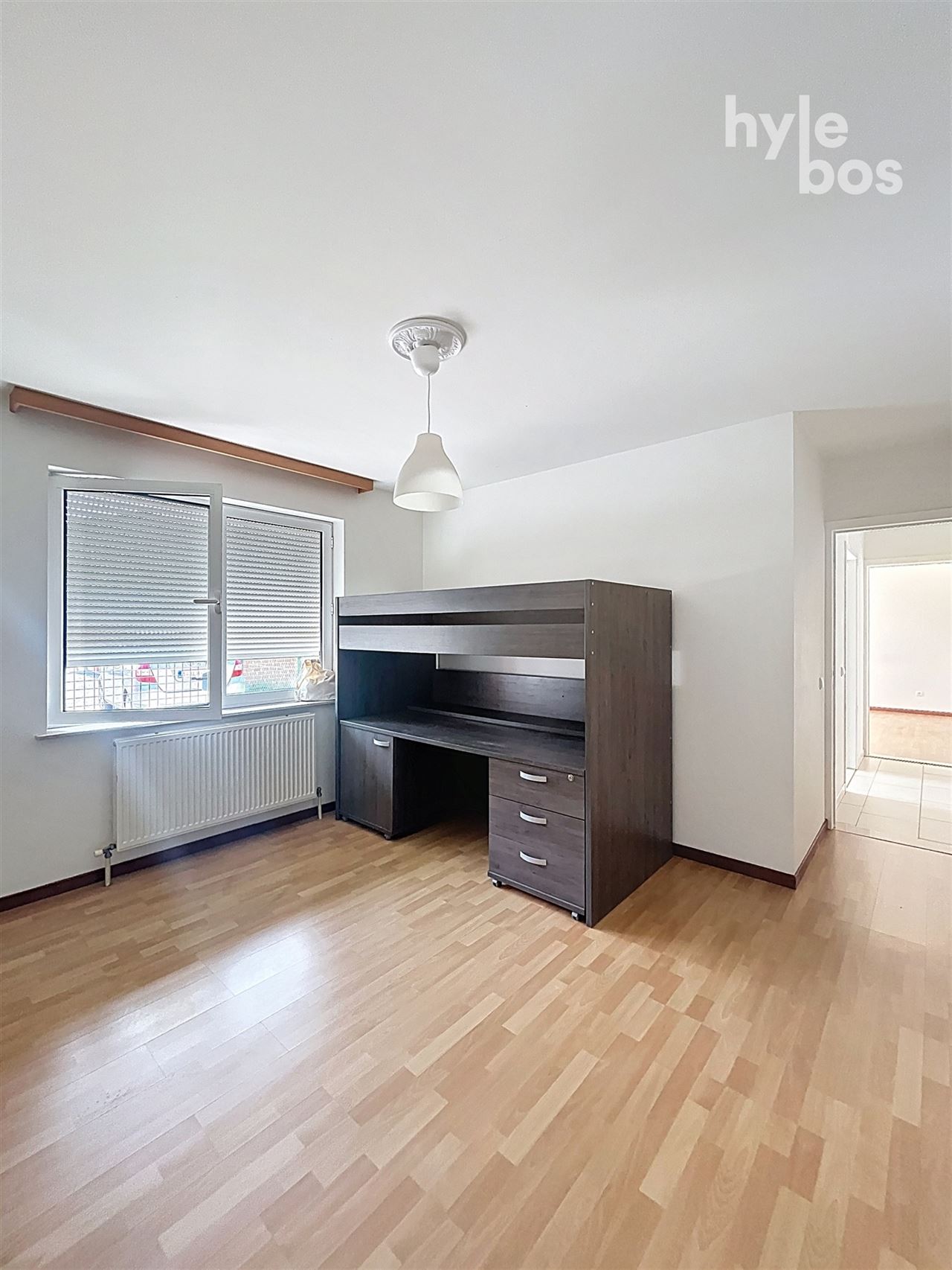 Gelijkvloers 3 slaapkamer appartement met tuin en garage