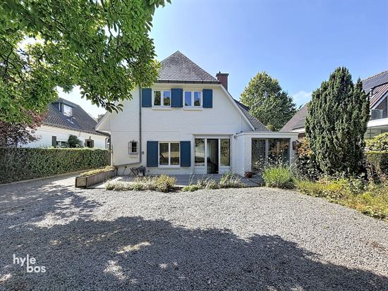 Ruime open bebouwing met zeer grote tuin
