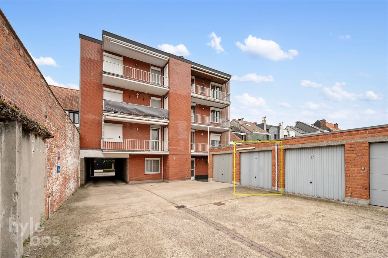 Centraal gelegen 2 slaapkamer appartement met garage