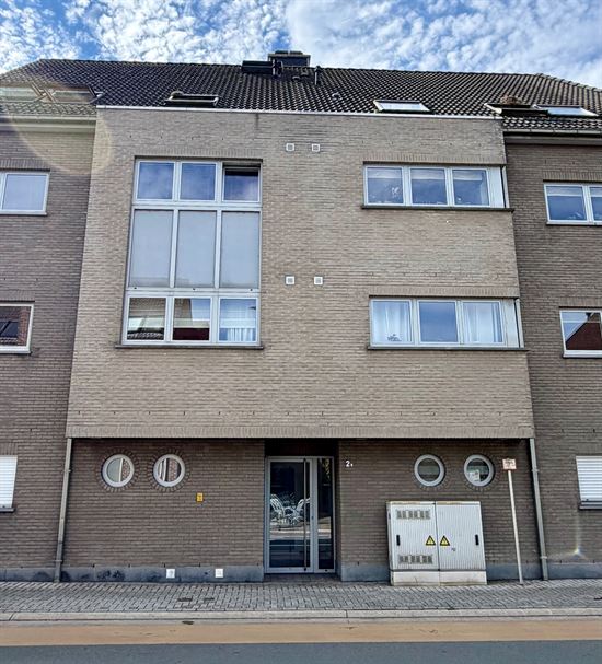 Instapklaar 2 slaapkamer appartement met terras & parking