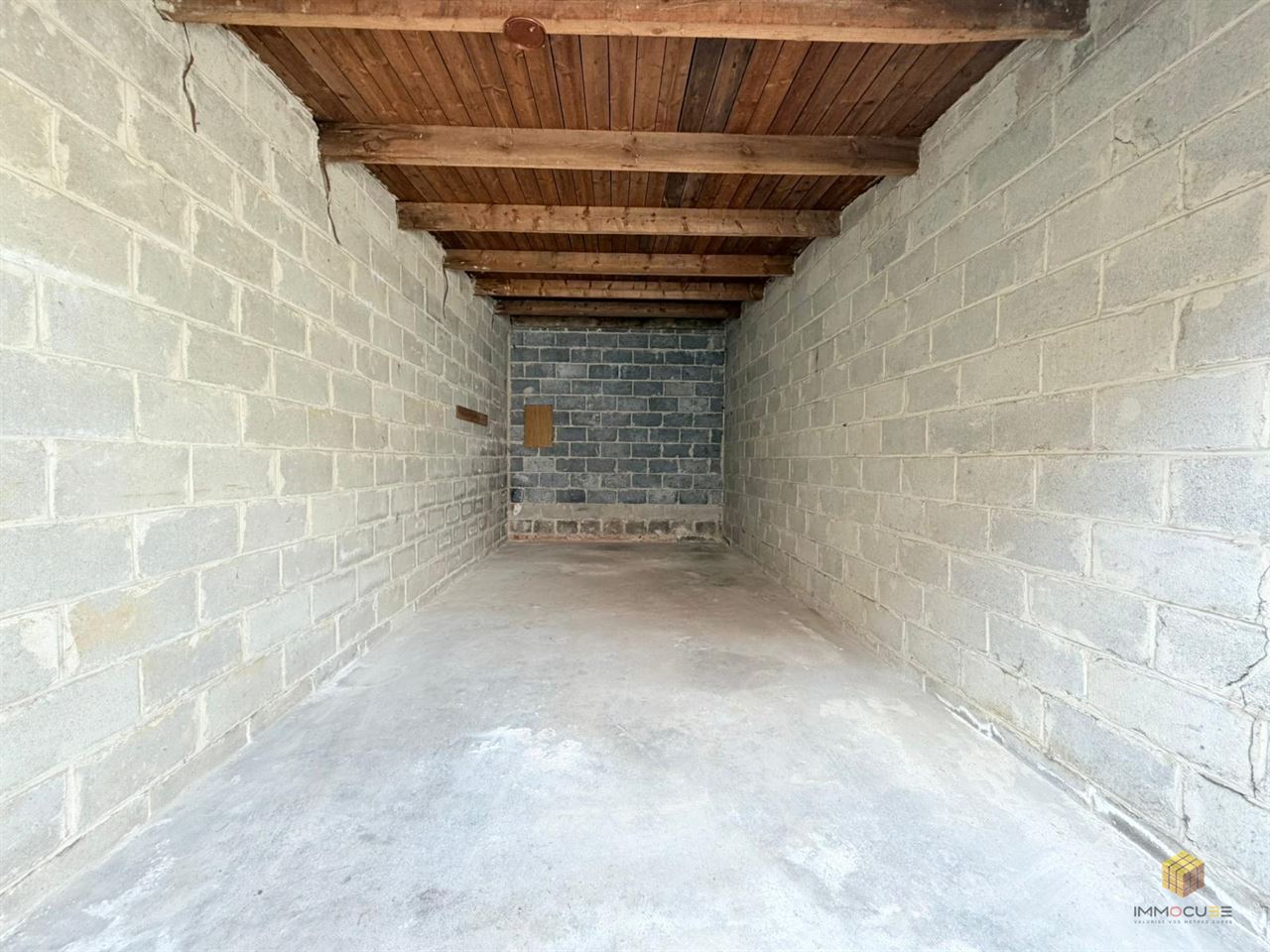 Garage/Parking