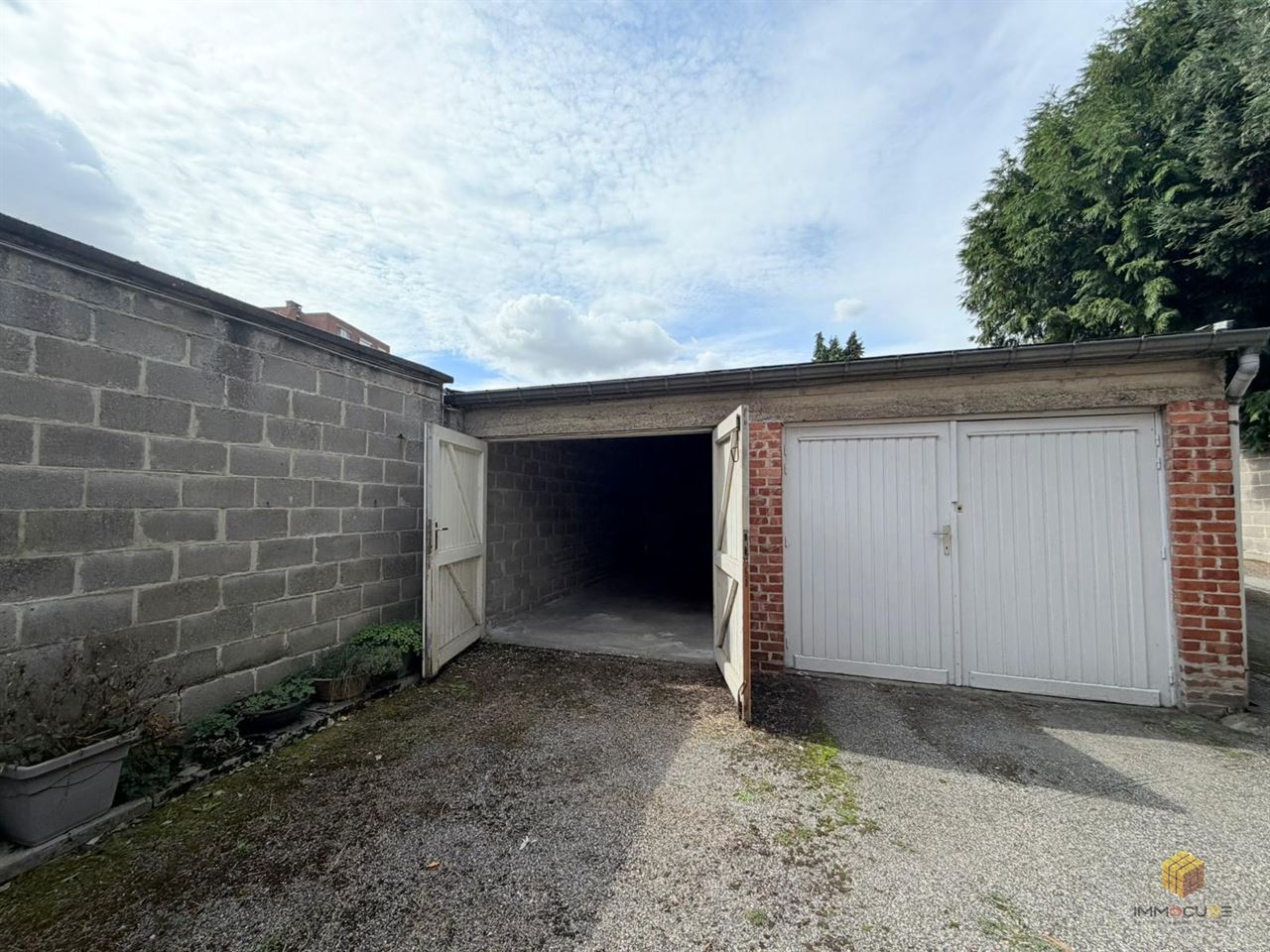 Garage/Parking